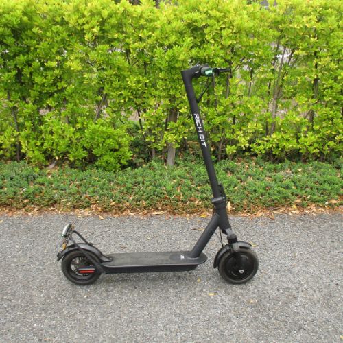 【中古車特価 美品】RICHBIT/リッチビット ES1 Pro アーバンブラック 電動キックボード 超軽量(特定小型原付)