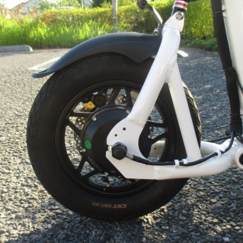【中古車・超美品】SWALLOW/スワロー Fiido Q1S(ホワイト) 電動バイク ★自賠責~2年分付★(特定小型原付)