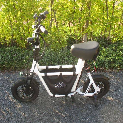 【中古車・超美品】SWALLOW/スワロー Fiido Q1S(ホワイト) 電動バイク ★自賠責~2年分付★(特定小型原付)