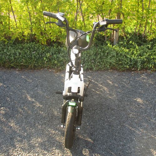 【中古車・超美品】SWALLOW/スワロー Fiido Q1S(ホワイト) 電動バイク ★自賠責~2年分付★(特定小型原付)