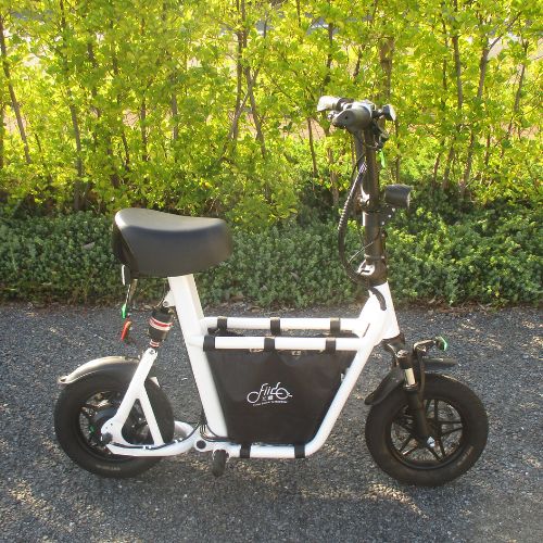 【中古車・超美品】SWALLOW/スワロー Fiido Q1S(ホワイト) 電動バイク ★自賠責~2年分付★(特定小型原付)