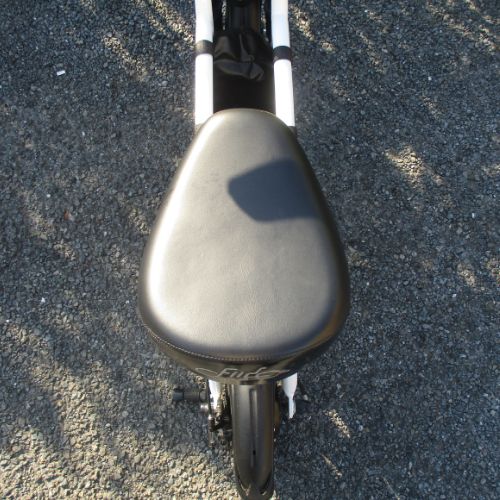 【中古車・超美品】SWALLOW/スワロー Fiido Q1S(ホワイト) 電動バイク ★自賠責~2年分付★(特定小型原付)