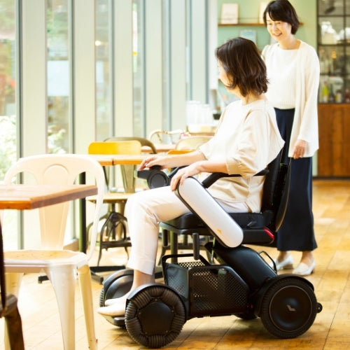 【プレミアムモデル】WHILL Model C2 電動車椅子 ★初回整備込・免許不要★(非課税)