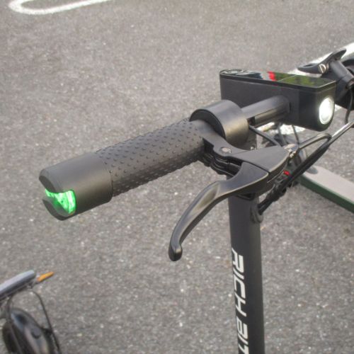 【中古車特価 美品】RICHBIT/リッチビット ES1 Pro アーバンブラック 電動キックボード 超軽量（特定小型原付）