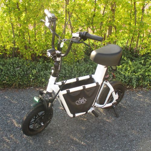 【中古車・超美品】SWALLOW/スワロー Fiido Q1S（ホワイト） 電動バイク ★自賠責～2年分付★（特定小型原付）