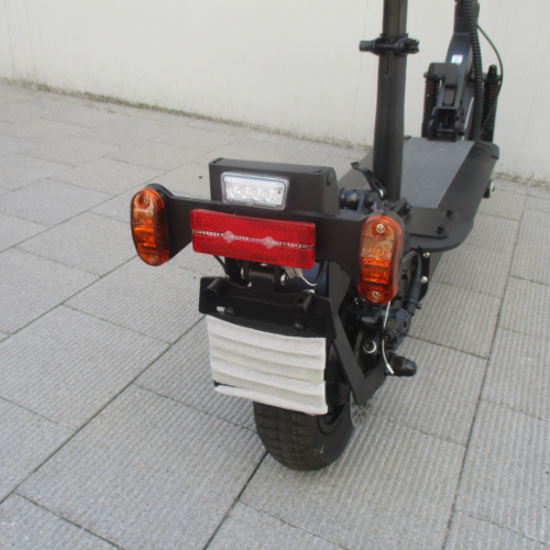 【中古車特価 超美品】★送料無料★ BLAZE/ブレイズ EV Basic ブラック 電動キックボード ★2WAYモデル★（特定小型原付）
