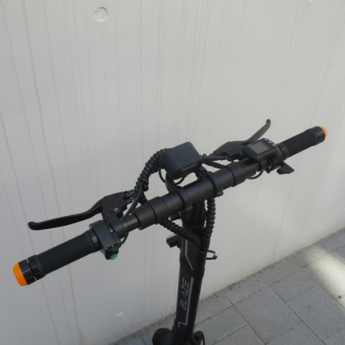 【中古車特価 超美品】★送料無料★ BLAZE/ブレイズ EV Basic ブラック 電動キックボード ★2WAYモデル★（特定小型原付）