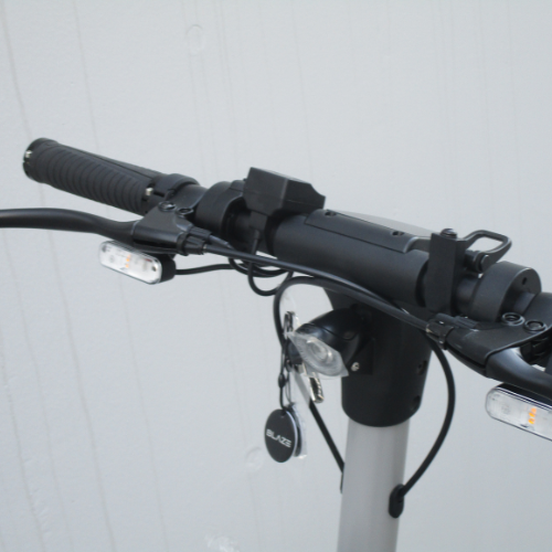 【新古車特価 美品】BLAZE/ブレイズ Lite グレー（特定小型原付）